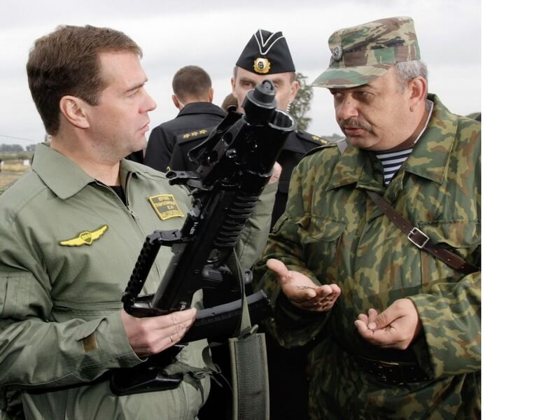 "И сколько твитов в минуту у него скорострельность?" "И сколько твитов в минуту у него скорострельность?"