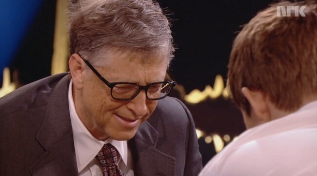 Білл Гейтс грає в шахи