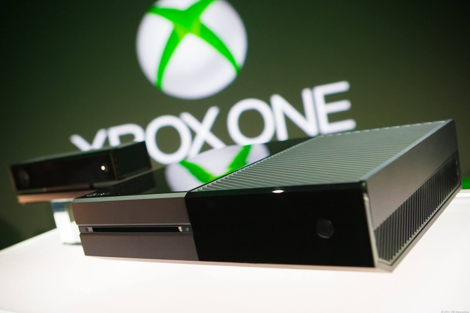 Xbox One - вроде бы и игровая приставка, но с другой стороны...