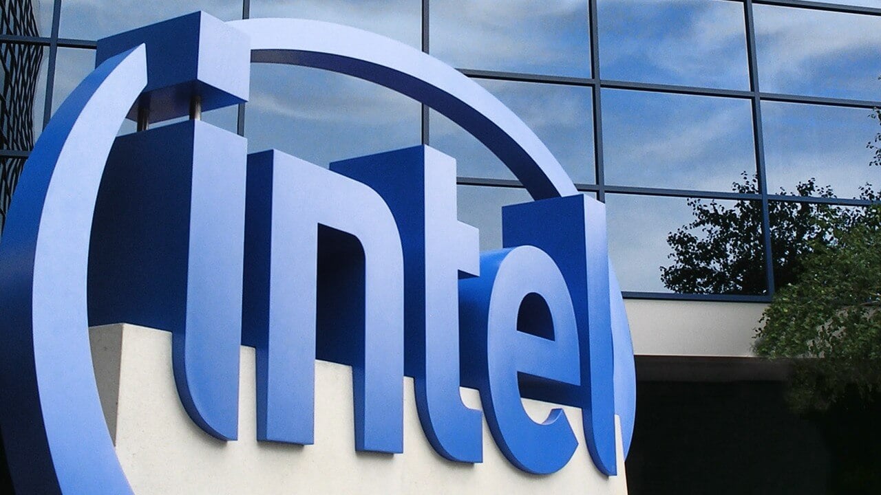 Intel показала компьютер размером с флешку