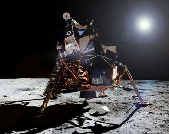 Image-of-eagle-on-the-moon