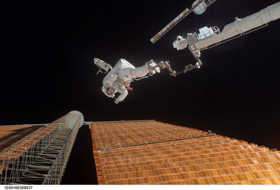 daring-repair-spacewalk-skylab