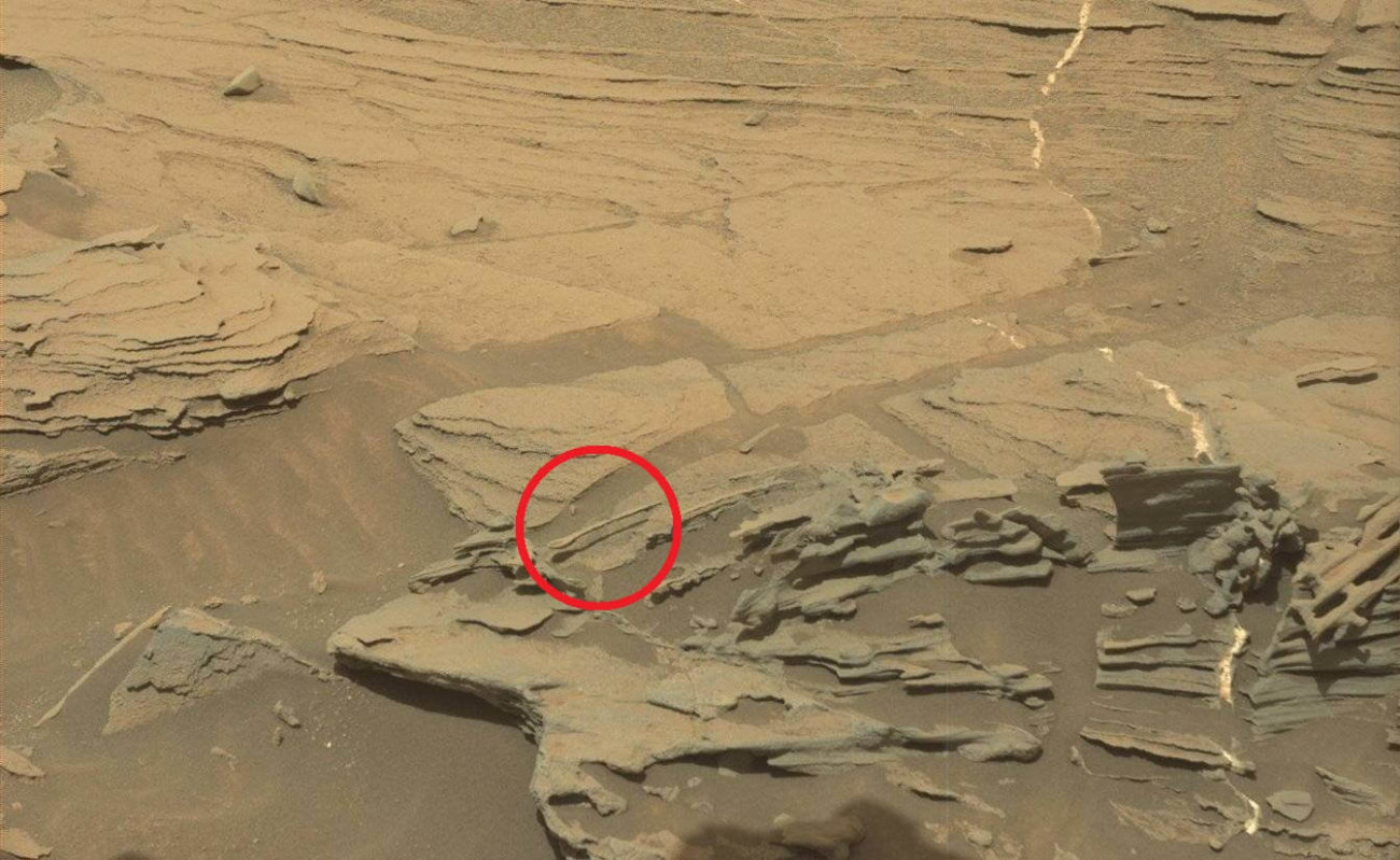 floating-spoon-on-mars2 floating-spoon-on-mars2