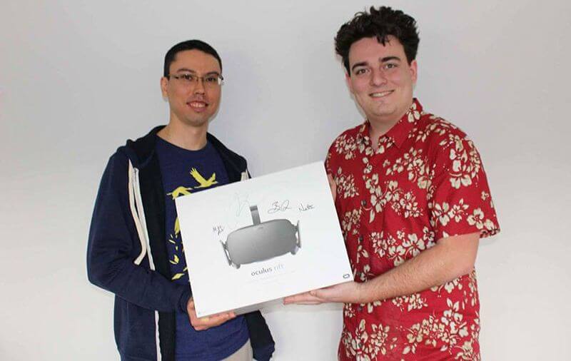 Палмер Лаки лично доставил гарнитуру Oculus Rift первому покупателю