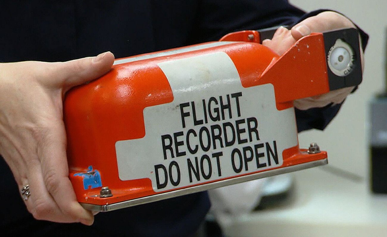 Что находится внутри бортового самописца или «чёрного ящика»? Что находится внутри бортового самописца или «чёрного ящика»?