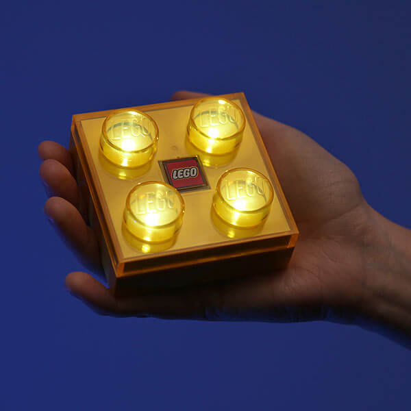 e5fd_lego_brick_light_hand