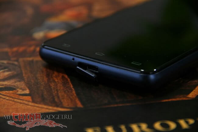 Долгоиграющий смартфон Philips W6618 Долгоиграющий смартфон Philips W6618