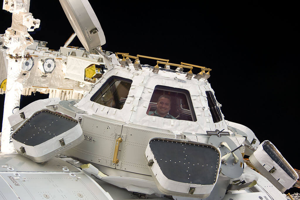 1024px-STS-130_George_Zamka_looks_through_the_Cupola 1024px-STS-130_George_Zamka_looks_through_the_Cupola