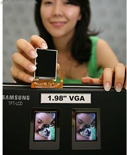 Первый 1.98 – дюймовый LCD, который разработан с использованием аморфно- кремневых технологий. Фото.