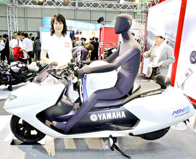 Yamaha разработала новую подушку безопасности для мотоциклов и скутеров. Фото.