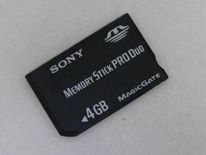 4 Гб Memory Stick PRO Duo. Фото.