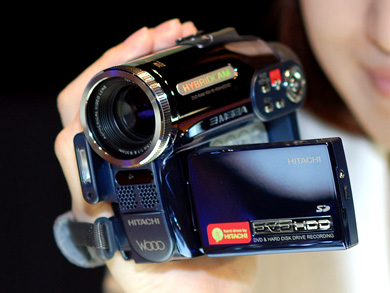 DVD видеокамера с жестким диском — Hitachi Wooo DZ-HS303. Фото.