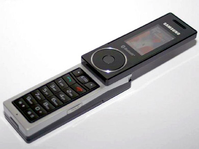 Новый музыкальный телефон Samsung SGH-X830. Фото.