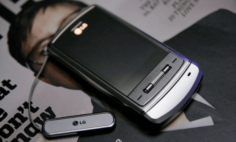 LG Cyon SV420. LG Cyon SV420 — типичный телефон-слайдер LG. Фото.