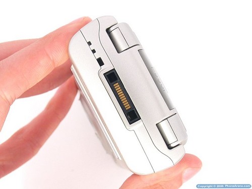 Обзор смартфона Sony Ericsson P990i. Дизайн корпуса, экран и клавиатура. Фото.