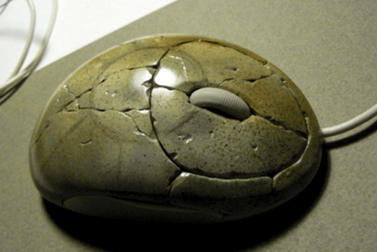 Компьютерная мышка из камня. Такую захотят многие. Фото.