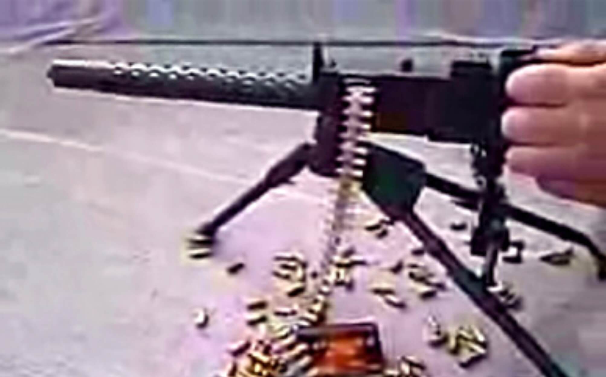 Самый маленький пулемет в мире. Неплохой уровень мастерства. Фото.