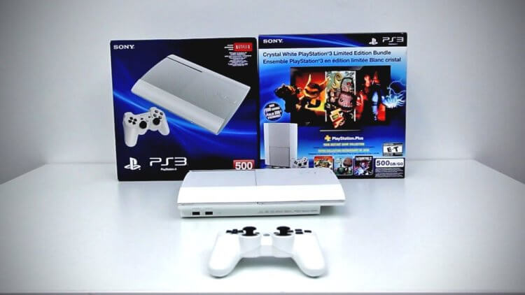 Белая PlayStation 3 за 1,125 долларов. Белый PlayStation 3, конечно, красивее. Но стоит ли он таких денег? Фото.