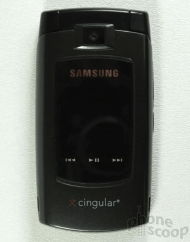 Samsung F300 и Samsung SYNC. Фото.