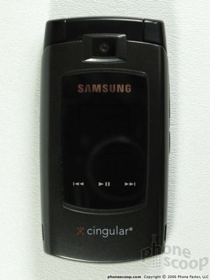 Samsung F300 и Samsung SYNC. Фото.