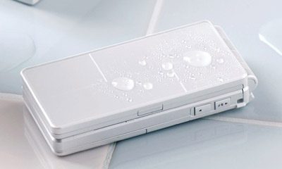 Самый тонкий в мире водонепроницаемый телефон от Fujitsu. Фото.
