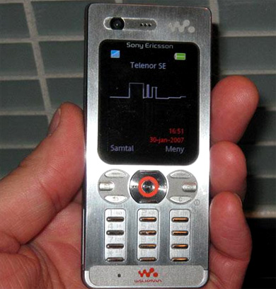 Два видео о Sony Ericsson W880i “AI”. Фото.