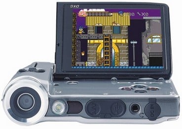 DXG-589V — первая видеокамера с играми. Фото.