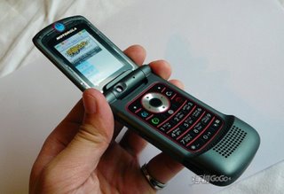 «Живые» фотографии телефона Motorola V1110 с HSDPA. Фото.