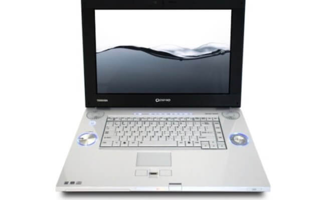 Ноутбук Toshiba Qosmio G40 — очередная новинка на платформе Santa Rosa. Фото.
