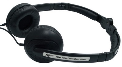 Новые наушники RH-600 от Ritmix – возьми музыку в дорогу. Фото.