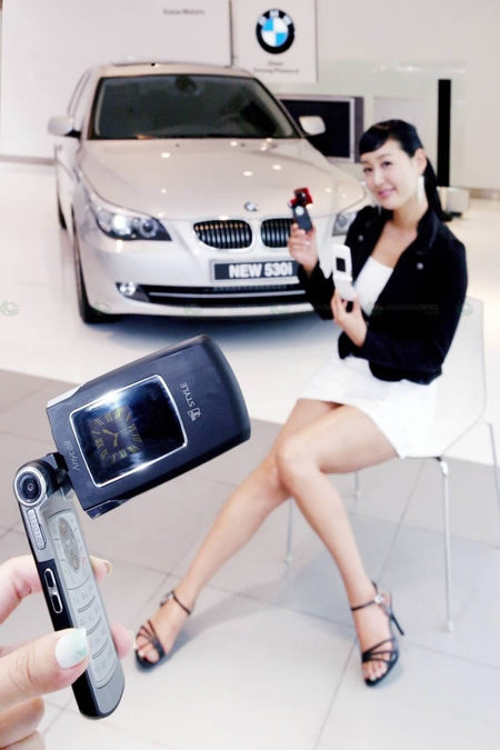 Samsung и BMW вместе обнародовали SCH-B750 и 5 серию. Фото.