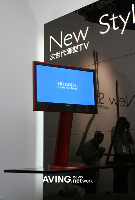 LCD от Hitachi, толщина 1.9 см. Фото.