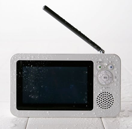 Sanyo LVT-WD40 — устройство для просмотра ТВ с водонепроницаемым корпусом. Фото.