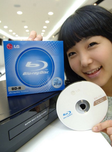 Blu-Ray-RE диски уже доступны. Фото.