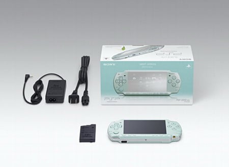Sony PSP в цвете «зеленая мята». Фото.