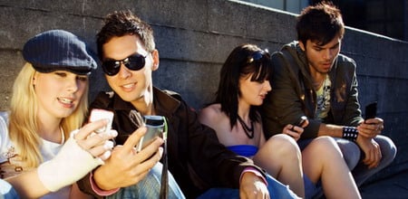 Более 46 млн американцев пользуются мобильным поиском. Фото.