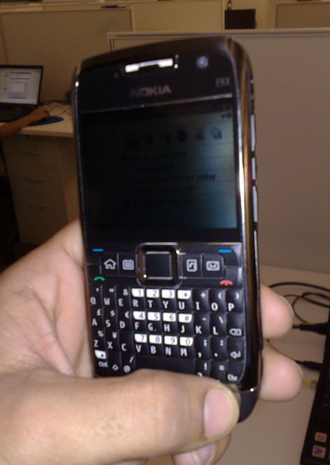 Первая официальная фотография смартфона Nokia E71. Фото.