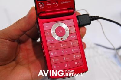 LG KB620 анонсировала телефон LG KB620 с мобильным ТВ. Фото.
