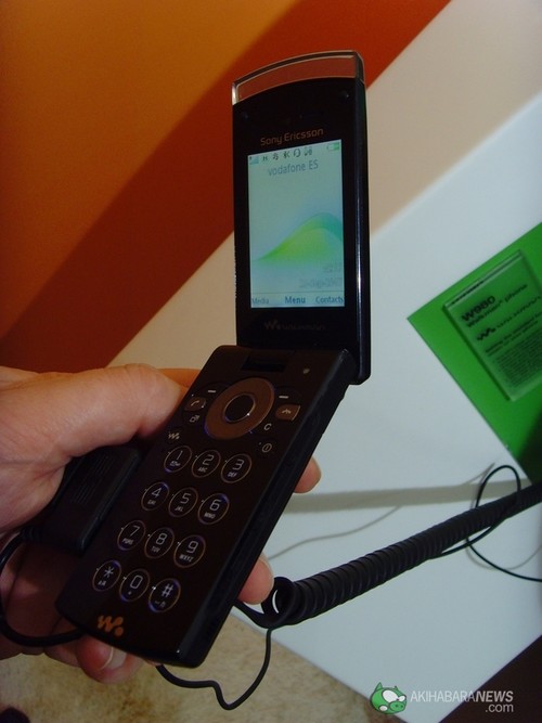 Живые фотографии Sony Ericsson W980i с WMC2008. Фото.