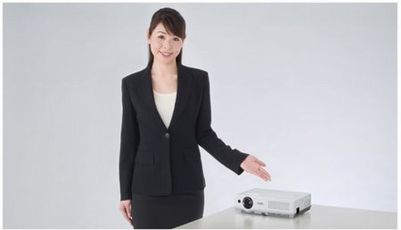 Sanyo LP-XW60 – самый компактный проектор. Фото.