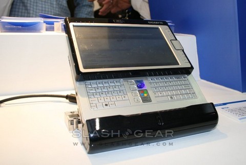 CeBIT 2008: Gigabyte M704 UMPC. Фото.