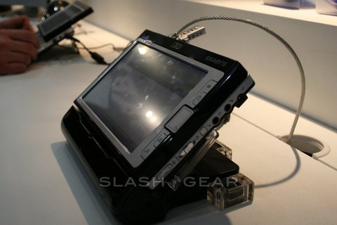 CeBIT 2008: Gigabyte M704 UMPC. Фото.