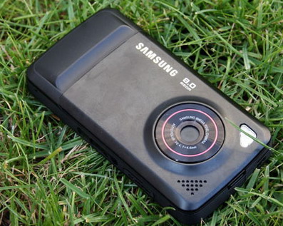 Samsung представляет первый 8-мегапиксельный телефон. Фото.