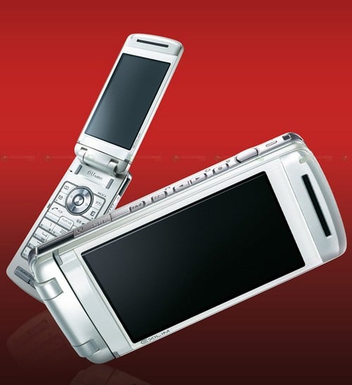 Сотовый телефон Casio EXILIM Keitai W63CA с 8-мегапиксельной камерой. Фото.