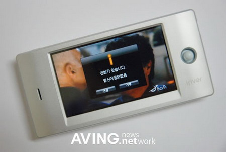 iRiver представляет свой первый мобильный телефон. Фото.