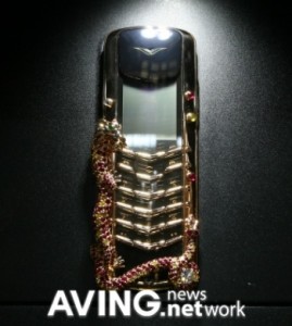 Signature Dragon — новичок в модельном ряду Vertu. Фото.