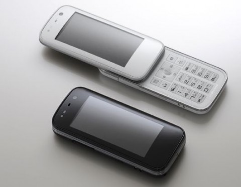 NTT DoCoMo F-03A — телефон с 3.2» сенсорным дисплеем, 3G и 5.2 Мп камерой. Фото.