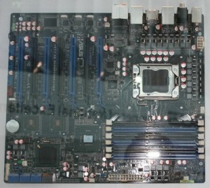 CeBIT ’09: ASUS показала основу настольных суперкомпьютеров. Фото.
