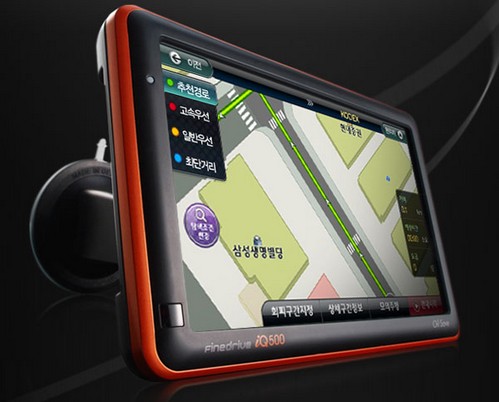 FineDrive iQ500 — GPS с встроенным медиаплеером. Фото.