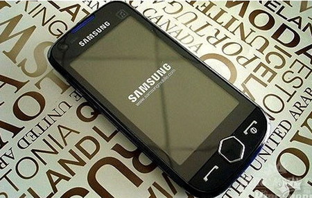 Samsung представляет три новых сенсорных смартфона. Фото.